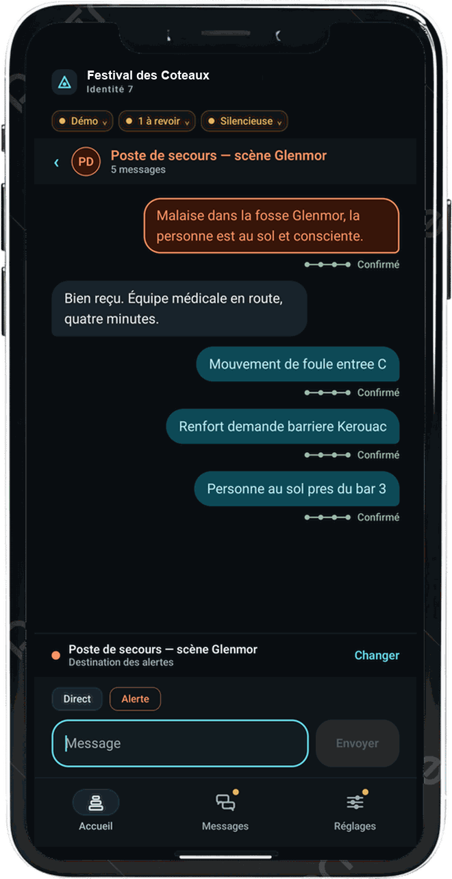 Conversation dans l'application : une alerte de malaise partie du terrain, la réponse du poste de secours, et les messages marqués comme confirmés.